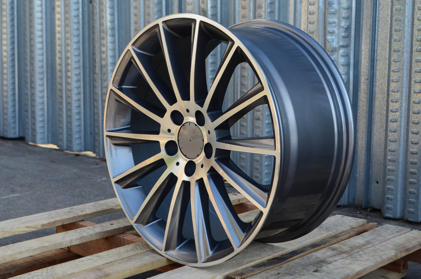 MB4 18x9.5 5x112 +38 66.6 Gunmetal Machined Face