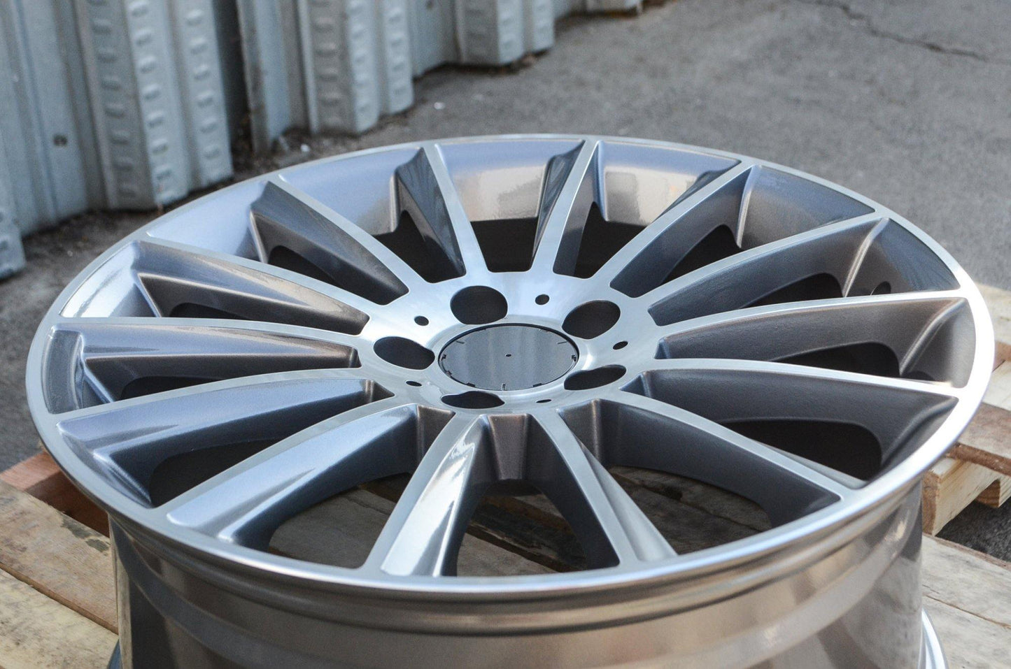 MB4 18x8 5x112 +42 66.6 Gunmetal Machined Face
