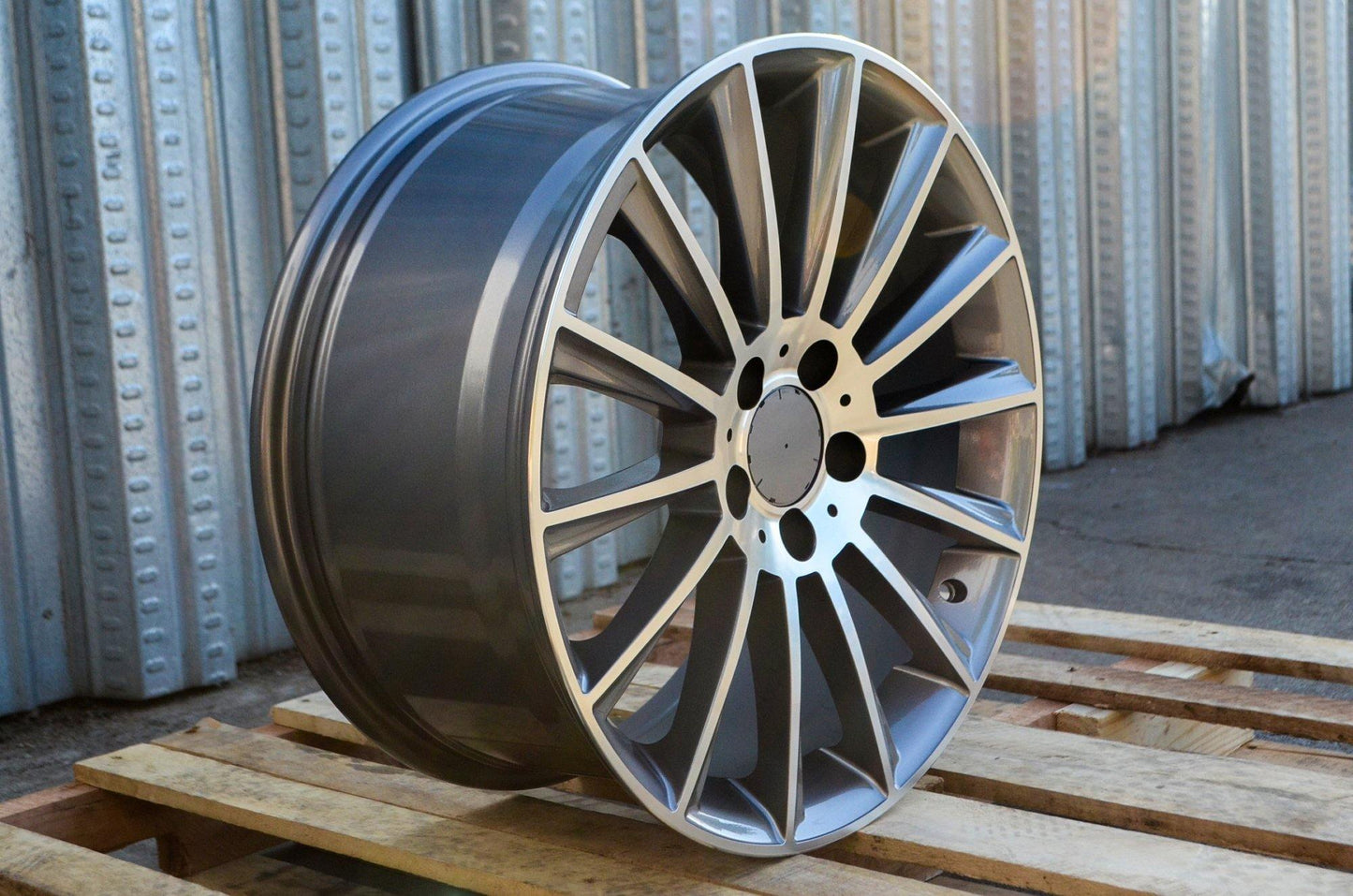 MB4 18x8.5 5x112 +35 66.6 Gunmetal Machined Face