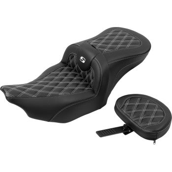 SADDLEMEN RoadSofa™ Seat - with Backrest - Carbon Fiber - Lattice Stitch - White Stitch - FLTR/FLHX '23-'24 823-07-206B6