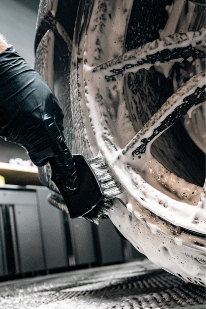 BLACKLINE® STIFF BRISTLE TIRE BRUSH