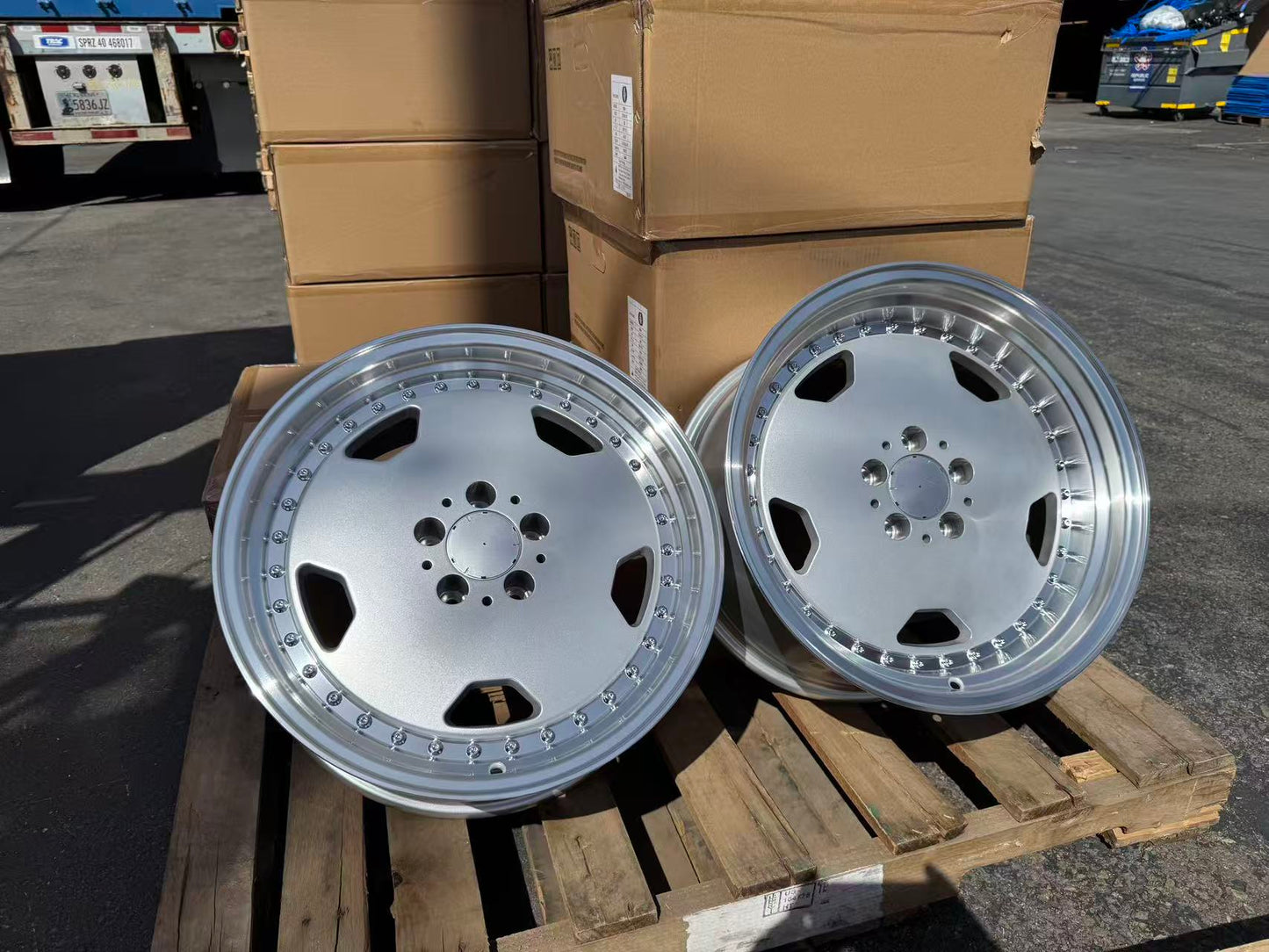 MB24 17x9.5 5x112 +25 66.6 Silver Machined Lip + Chrome Rivets