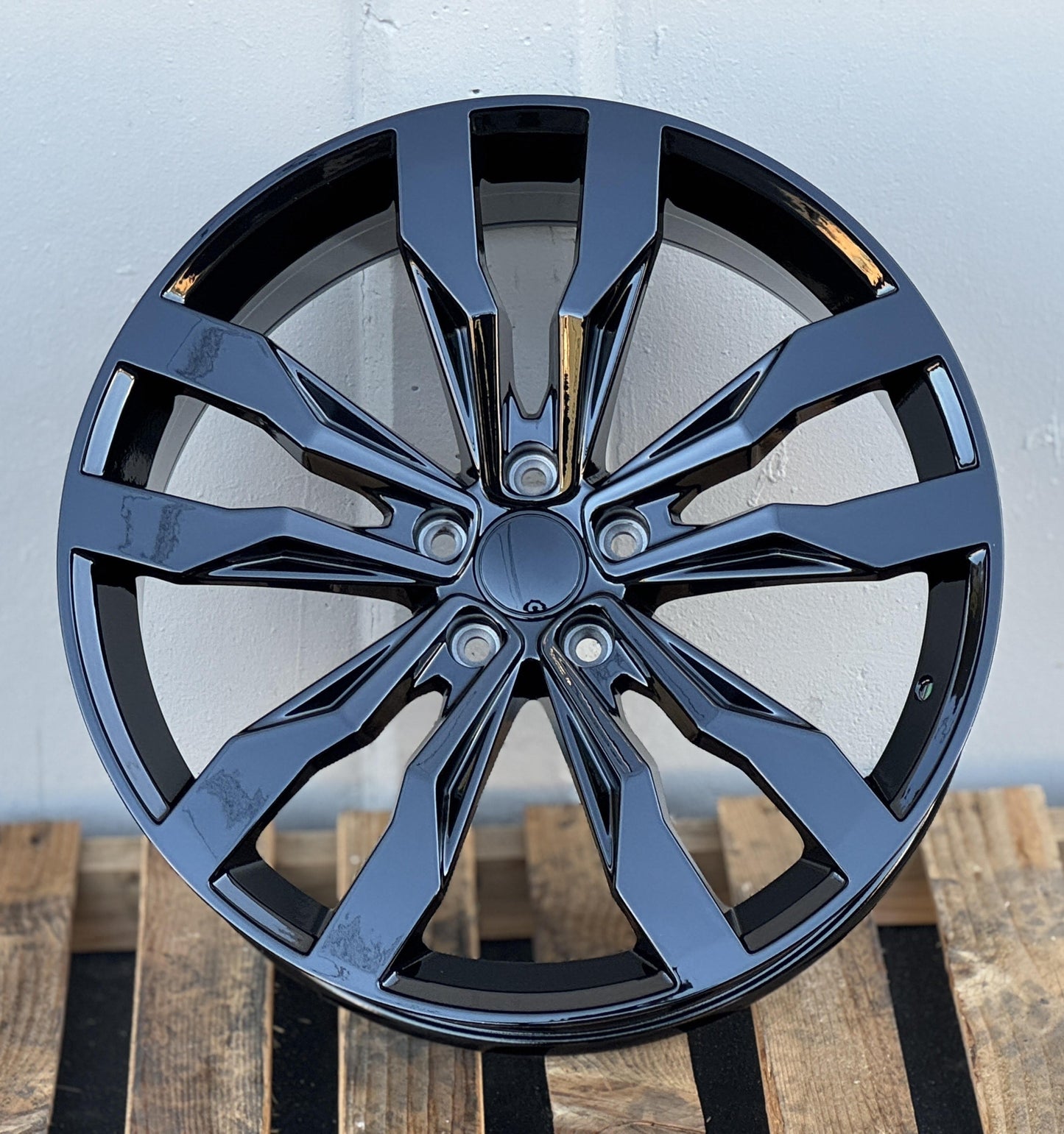 VW1 20x8.5 5x112 +42 57.1 Gloss Black