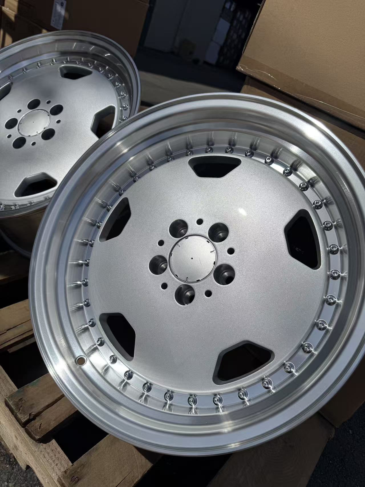 MB24 17x9.5 5x112 +25 66.6 Silver Machined Lip + Chrome Rivets