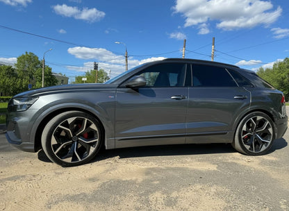 AU13 22x10 5x112 +26 66.6 Black Machined Face