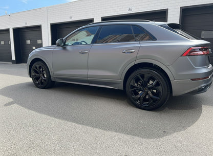 AU13 22x10 5x112 +26 66.6 Gloss Black