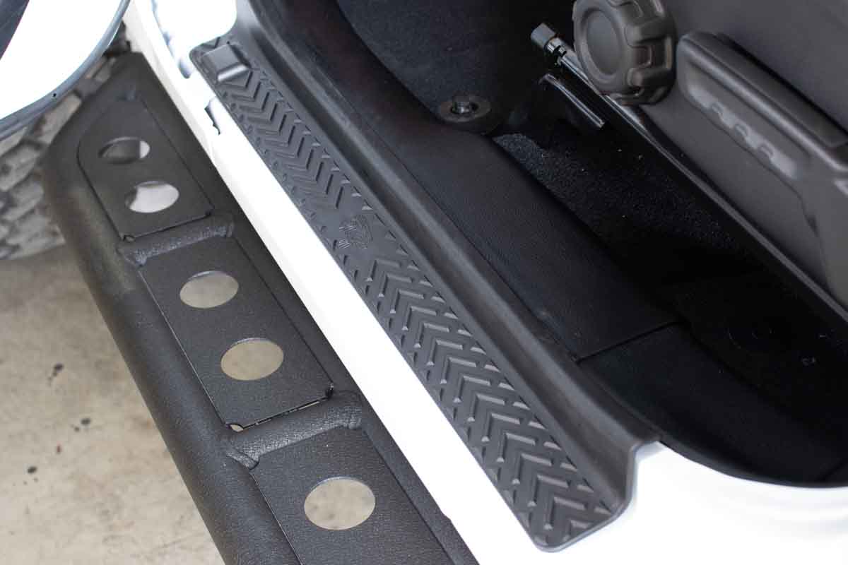 Fishbone Offroad Door Entry Guards for 2020 & Up Jeep Gladiator FB15297