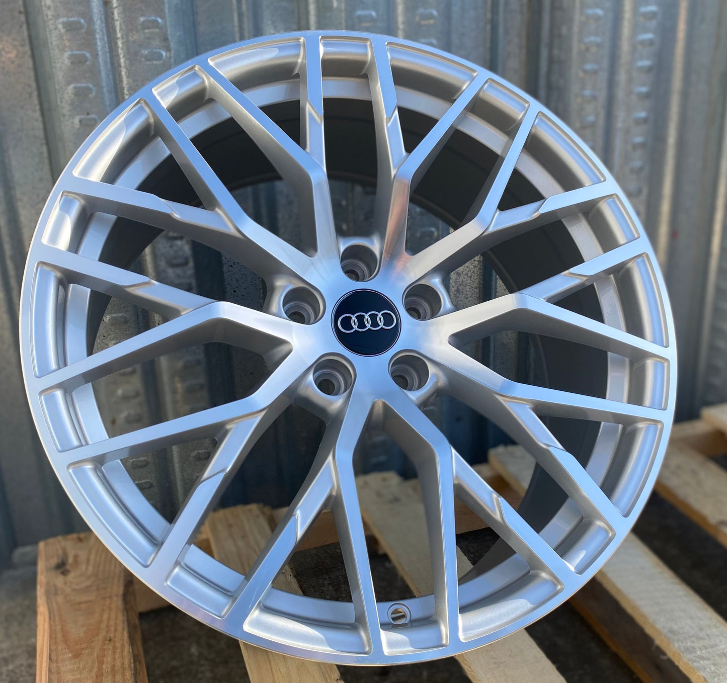AU1 19x8.5 5x112 +32 66.6 Silver Machined Face