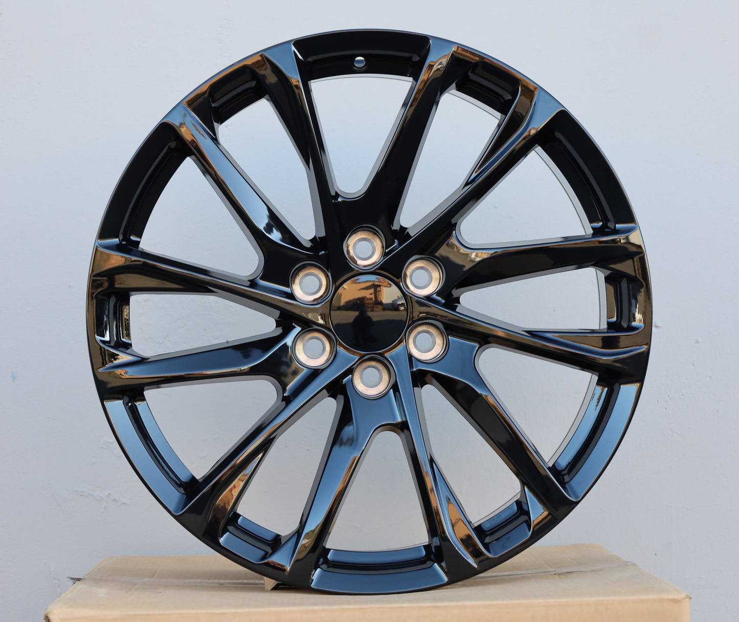GM4 22x9 6x139.7 +24 78.1 GLOSS BLACK (FITS GMC SILVERADO TAHOE SIERRA)
