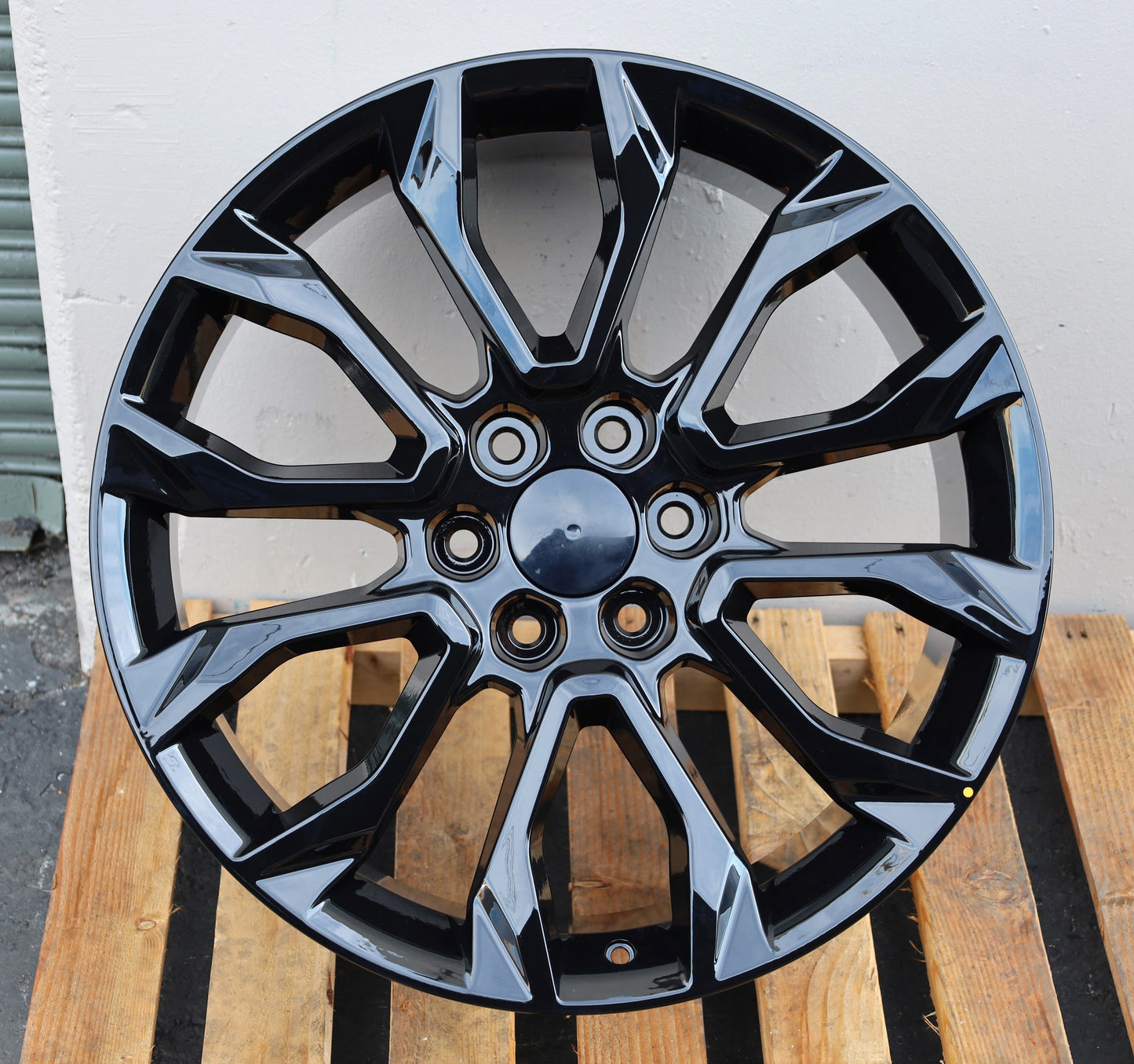 GM7 22X9 6X139.7 +24 78.1 GLOSS BLACK FITS GMC SILVERADO TAHOE SIERRA