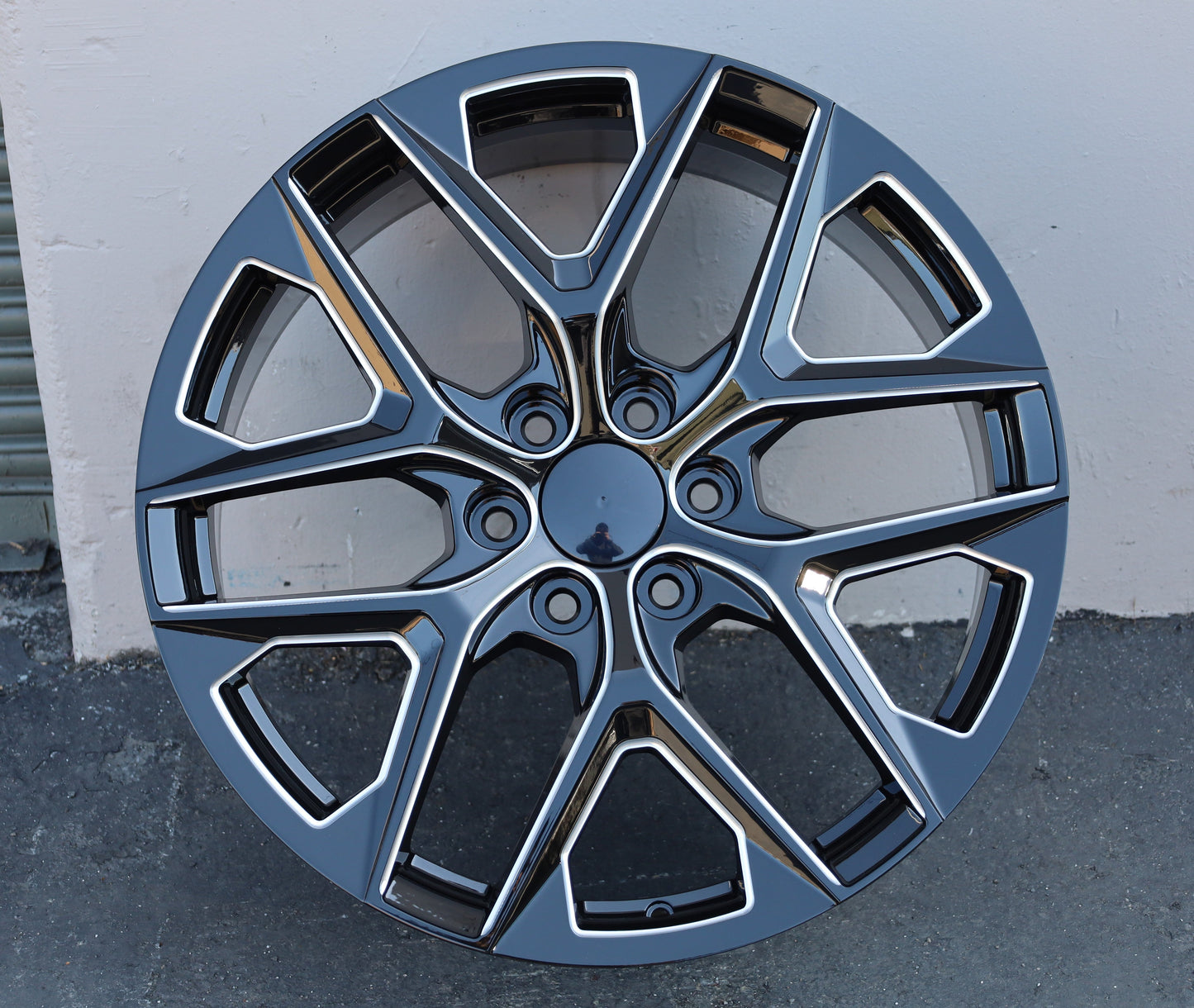 GM8 22x9 6x139.7 +24 78.1 Gloss Black and Milled Spokes (FITS GMC SILVERADO TAHOE SIERRA)