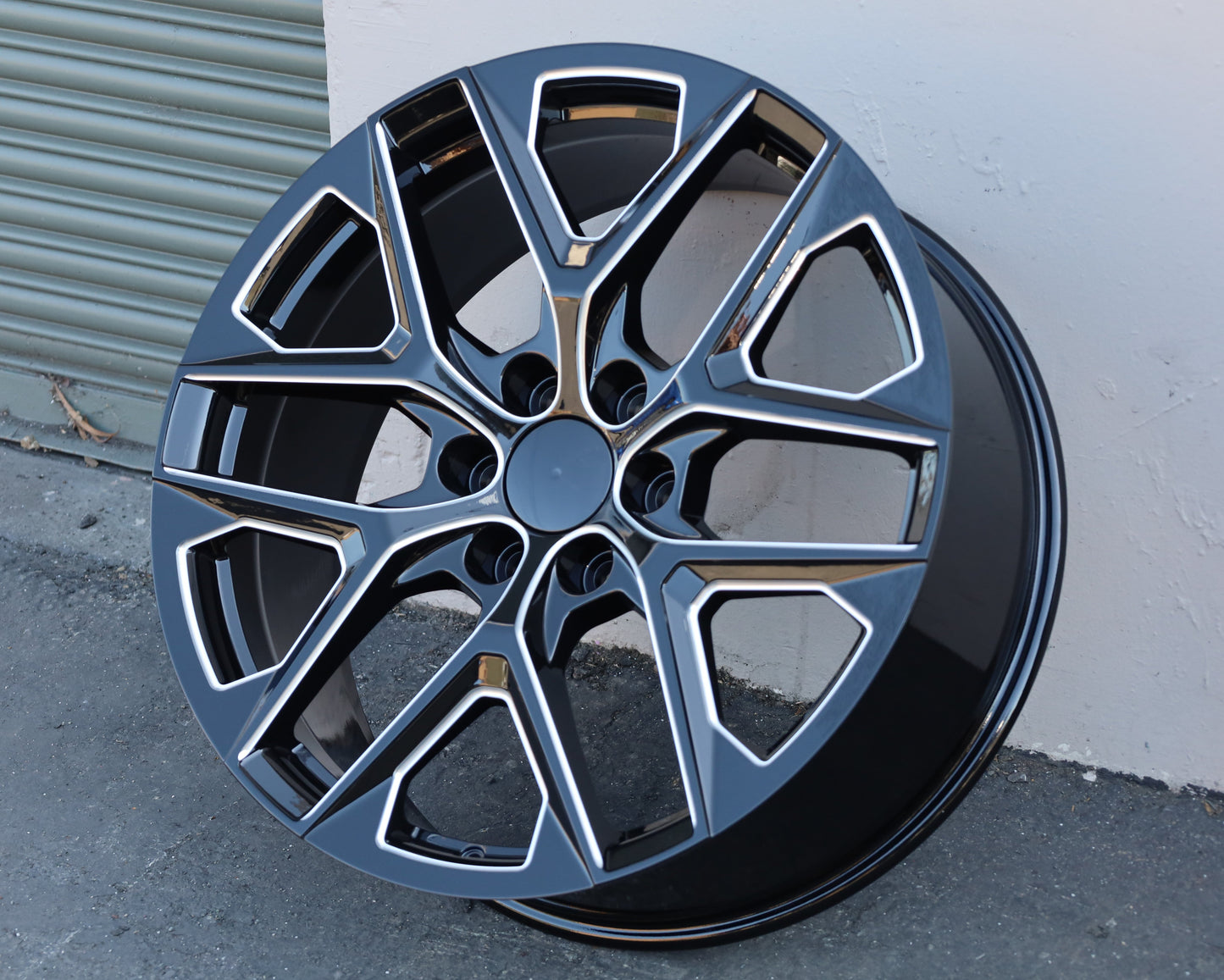 GM8 22x9 6x139.7 +24 78.1 Gloss Black and Milled Spokes (FITS GMC SILVERADO TAHOE SIERRA)