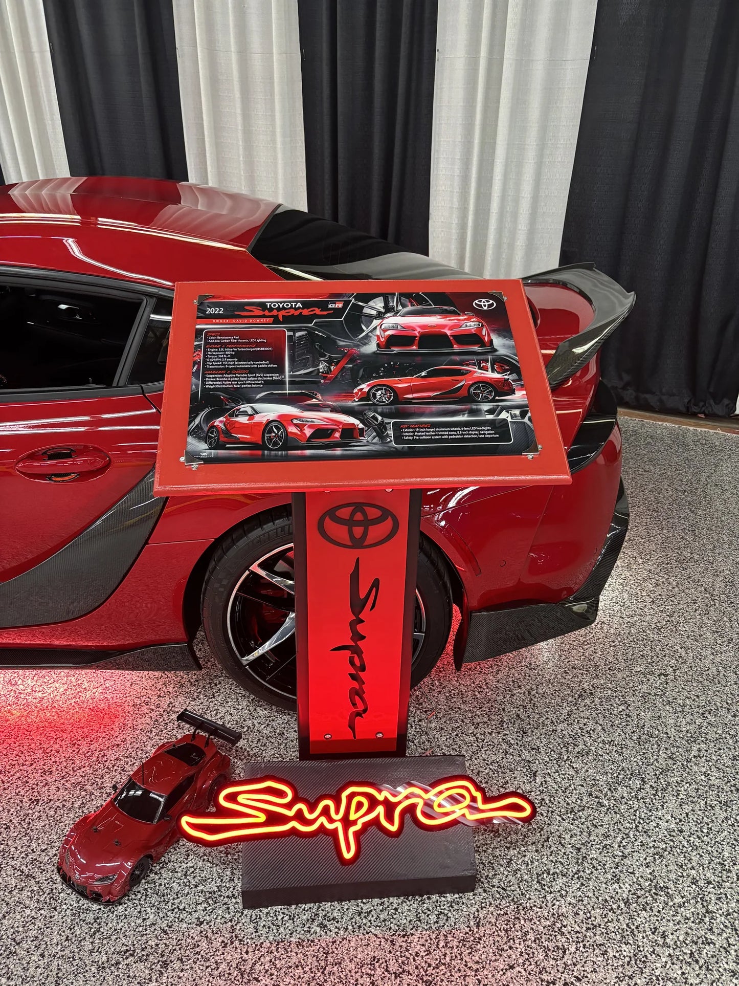 Supra Show board display stand