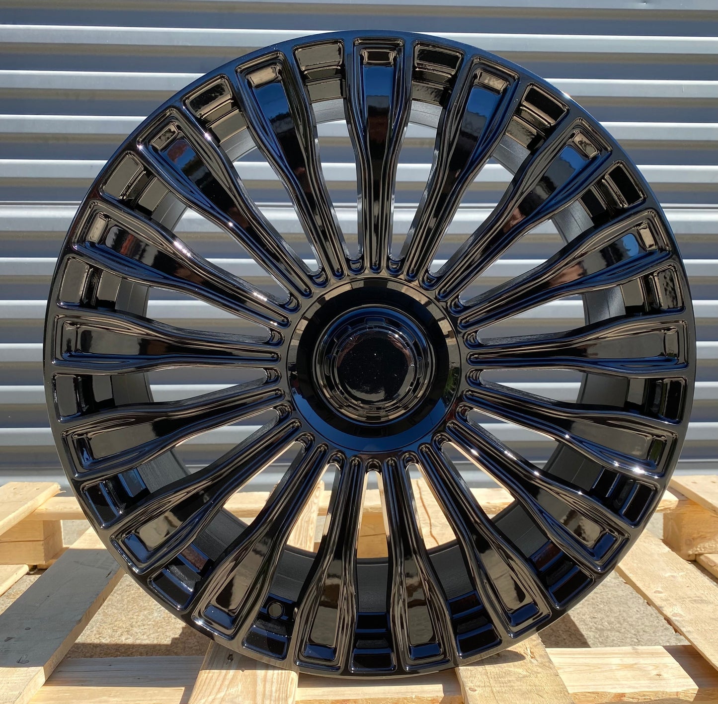MB17 20x8.5 5x112 +35 66.6 Gloss Black