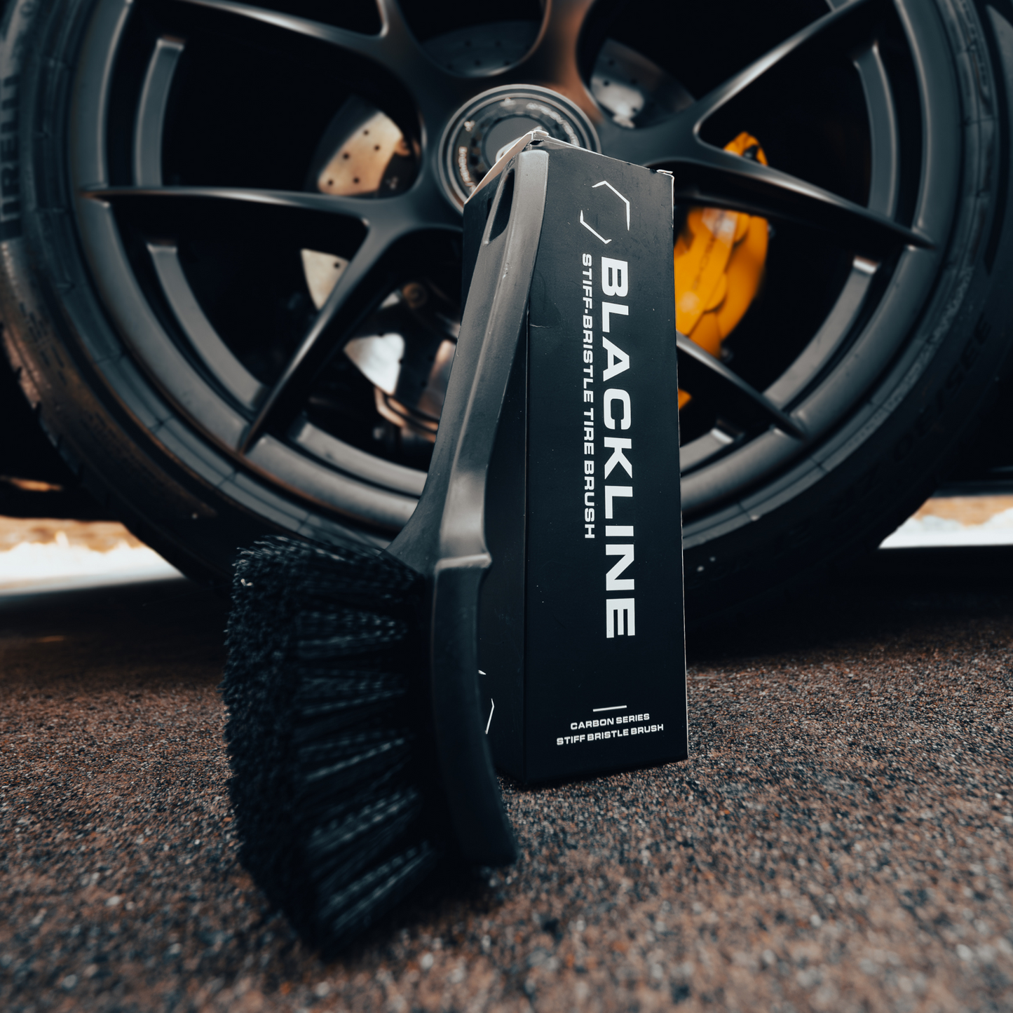 BLACKLINE® STIFF BRISTLE TIRE BRUSH