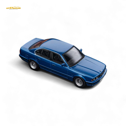 (Pre-Order) DCM BMW E34 5-Series Sedan - Avis Metallic Blue 1:64