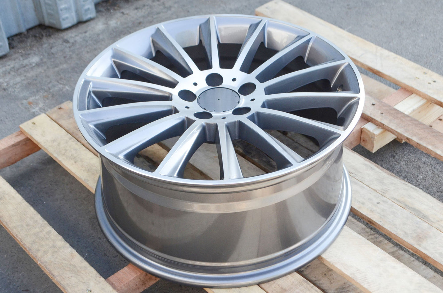 MB4 19x9.5 5x112 +40 66.6 Gunmetal Machined Face