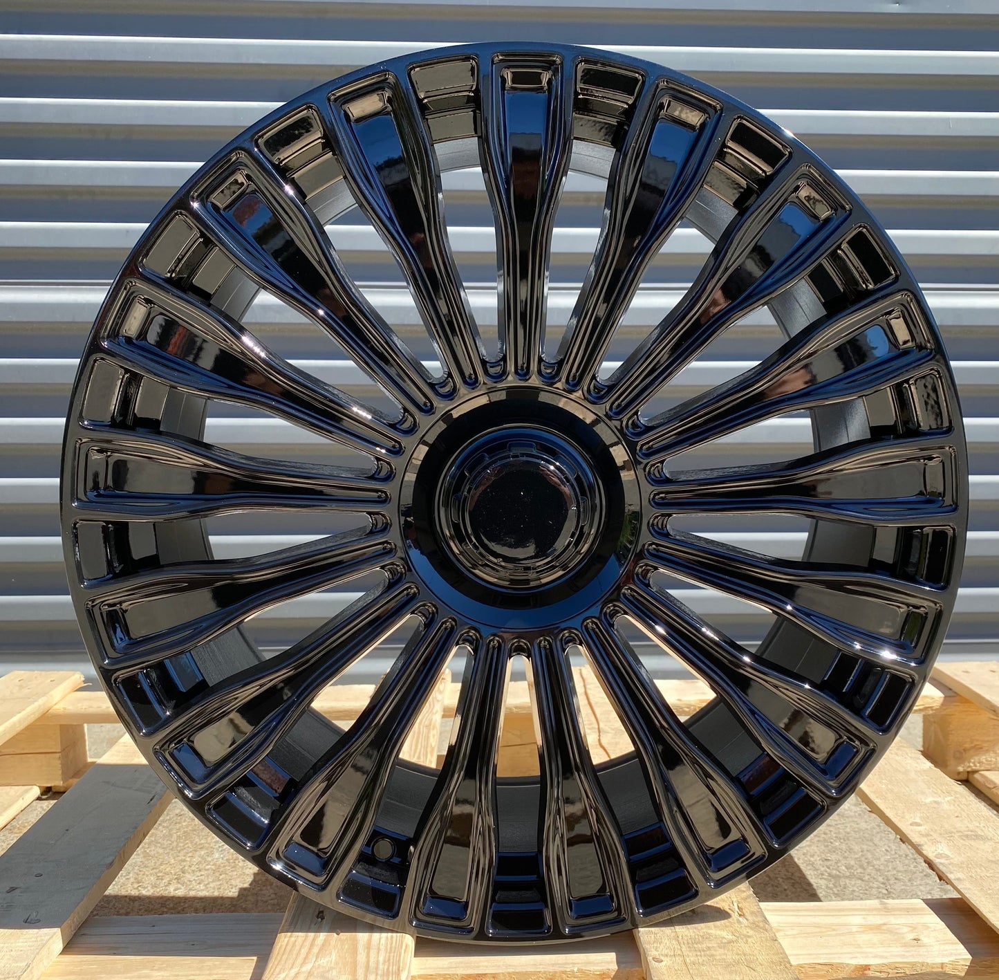 MB17 20x9.5 5x112 +38 66.6 Gloss Black