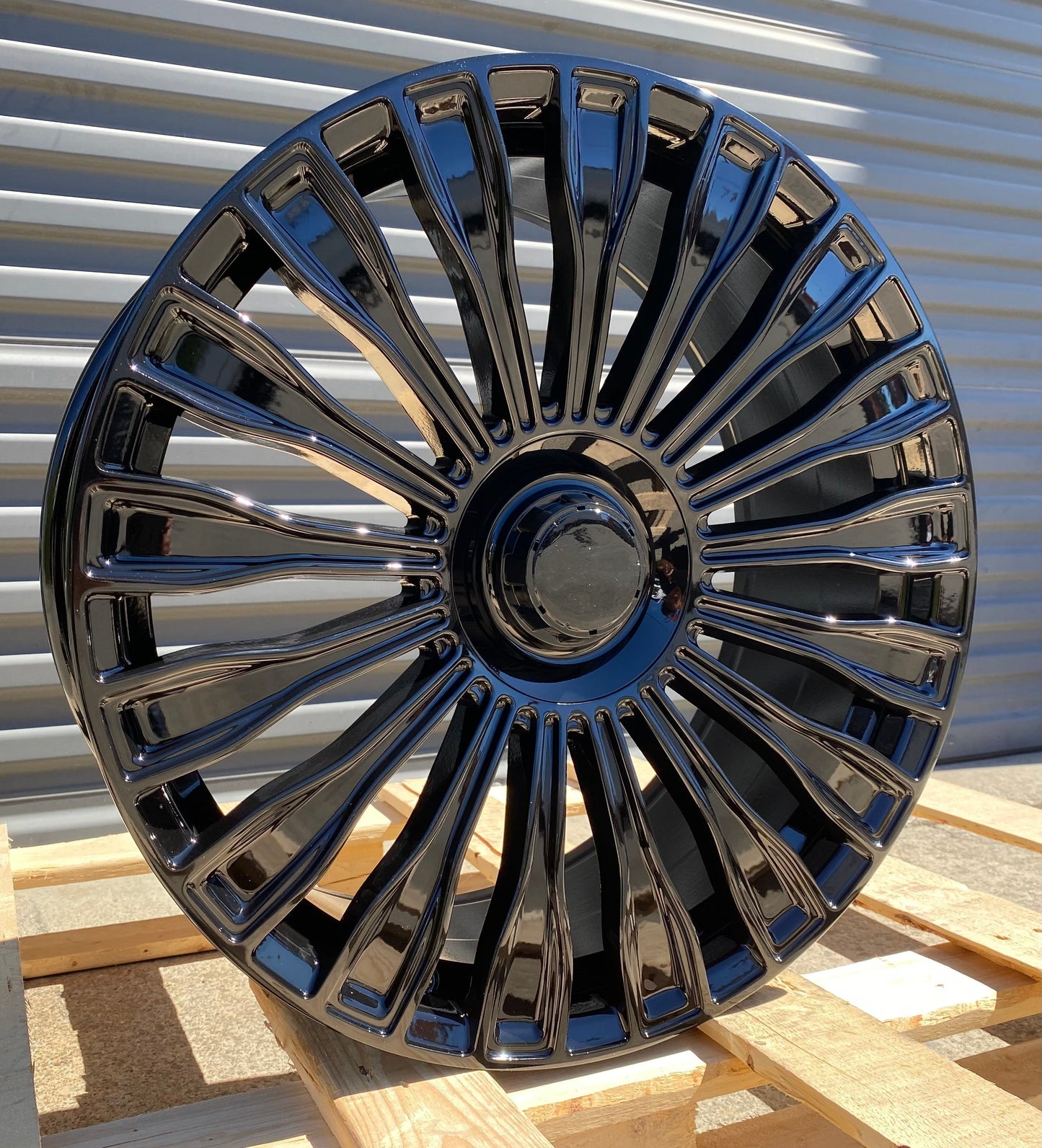 MB17 20x9.5 5x112 +40 66.6 Gloss Black