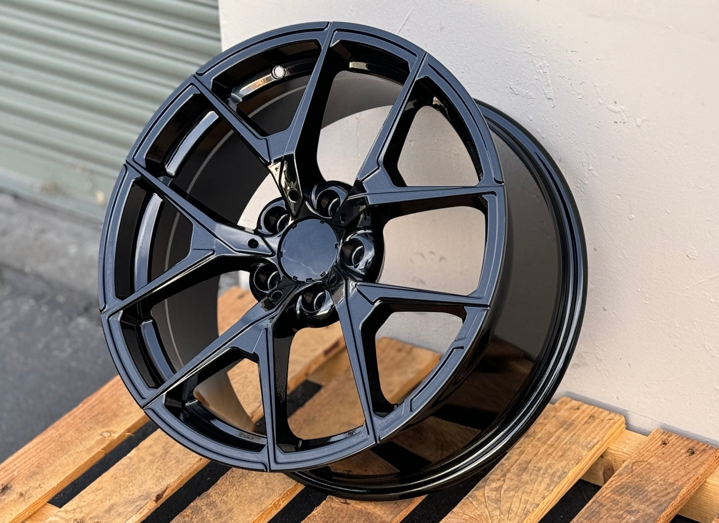 MB19 18x8.5 5x112 +35 66.6 Gloss Black