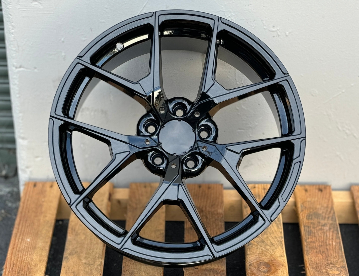 MB19 18x8.5 5x112 +35 66.6 Gloss Black