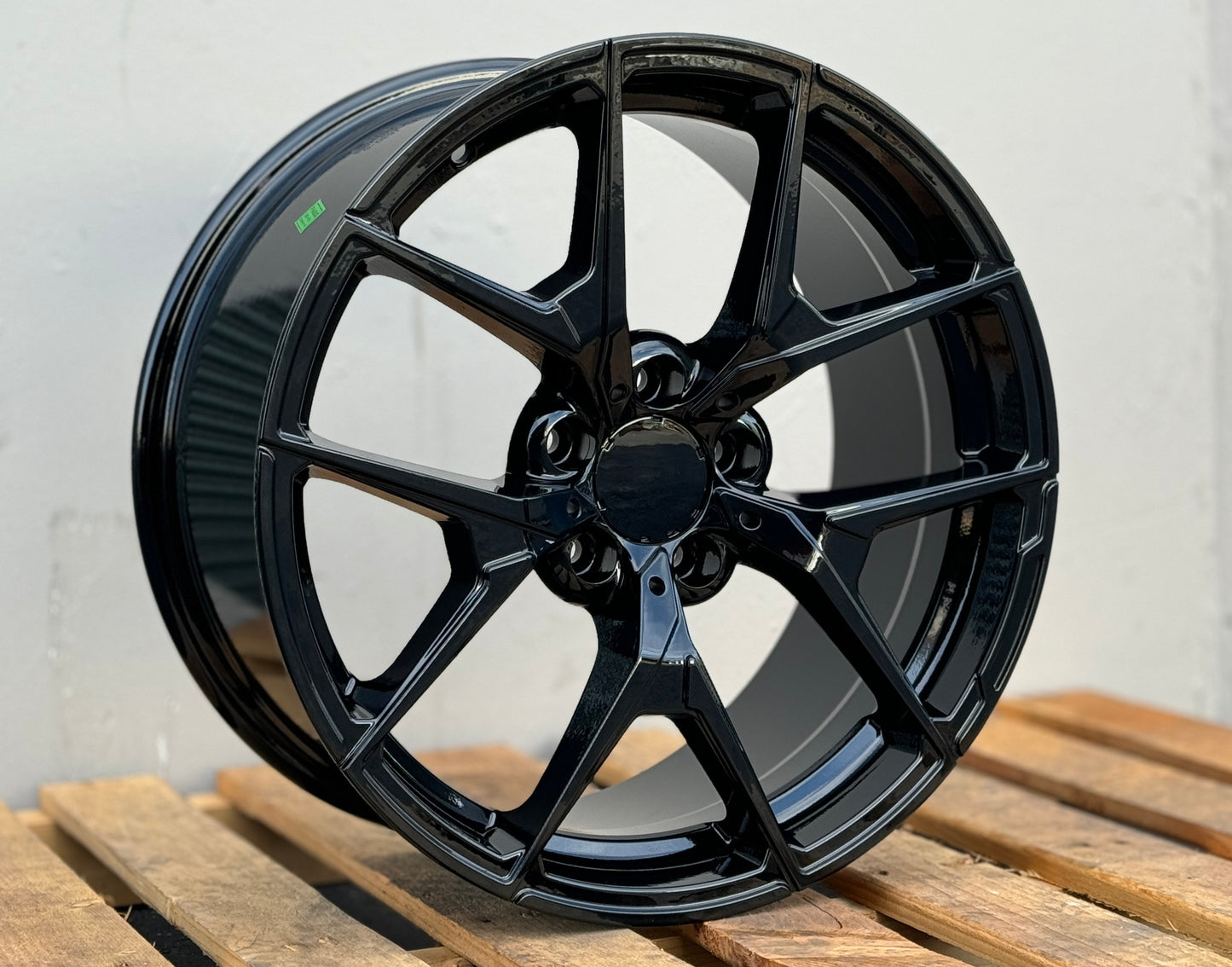 MB19 18x8.5 5x112 +35 66.6 Gloss Black