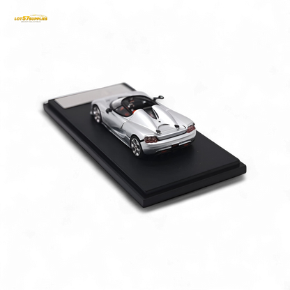 Rhino Model RM CC850 With Magnetic Engine Cover - Silver 1:64